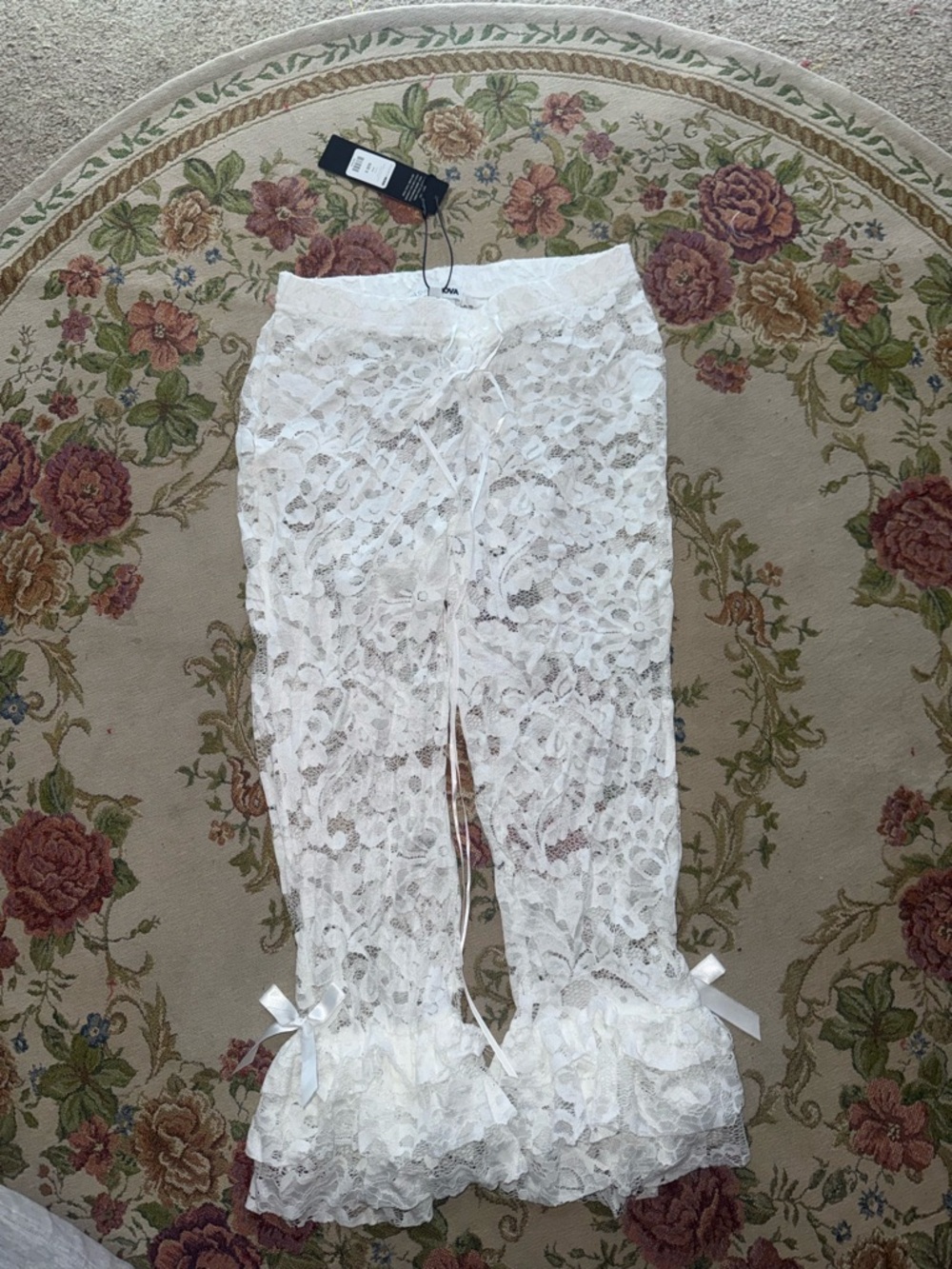 Brand new  White Lace Ruffle womens Bottoms
